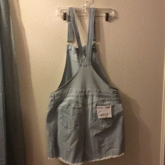 NWT YMI Curvy Fit Shortalls Light Wash Distressed - Picture 3 of 14